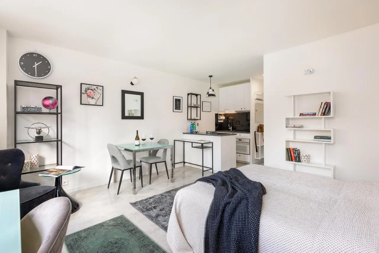 Plac Grzybowski Studio Near Metro Swietokrzyska By Noclegi Renters Warsaw